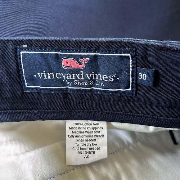 Vineyard Vines Classic Fit 9” Club Shorts. - Picture 4 of 5